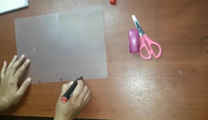 Dibujar un arco uniendo las marcas a ambos lados.