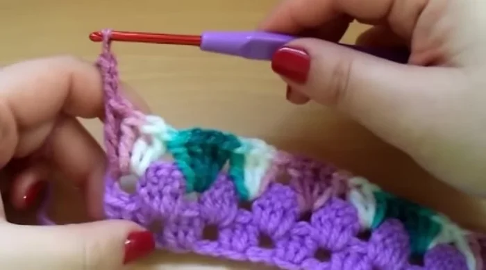 Repetir los pasos 3 y 5 hasta alcanzar el largo deseado de la manta.