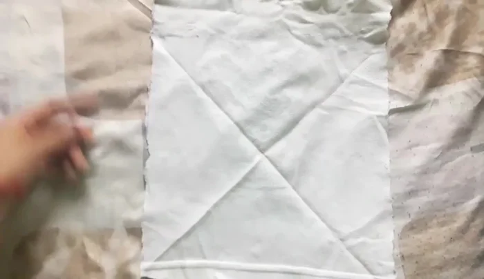 Pegar el sobrante de tela.