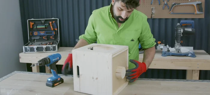 Forrar con moqueta. Forrar las tablas con moqueta para mayor comodidad y protección de las uñas.