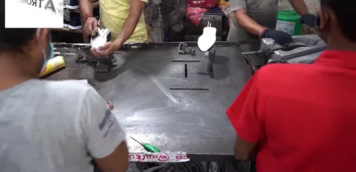 Colocar la parte superior en el molde.