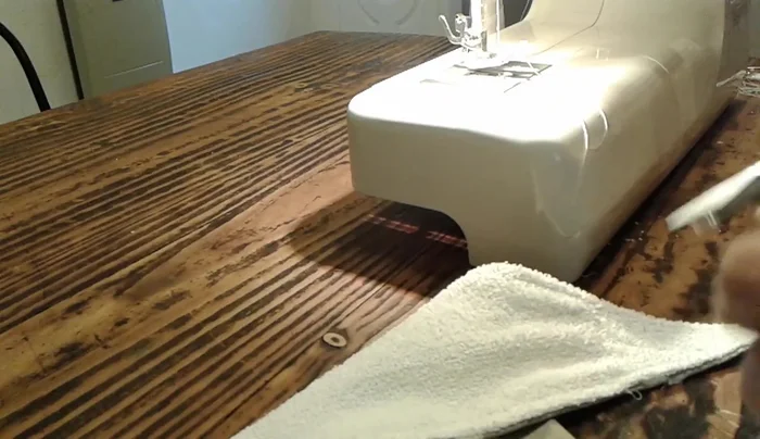 Reforzar costuras: Reforzar las costuras de los abrojos y añadir un cuadrado pequeño en el interior para mayor refuerzo.