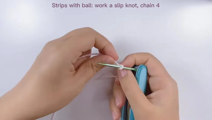 Tejer una cadena de 40 (ajustable) para la correa.