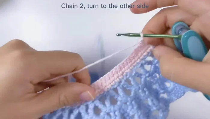 Unir la última pieza con un punto deslizado y cortar el hilo.