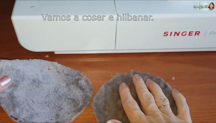 Cerrar la abertura de la cabeza a mano.