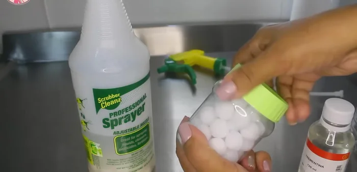 Completar con agua. Si se prefiere, pasar la mezcla a un atomizador.