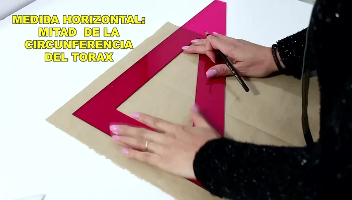 La medida vertical es el largo de espalda.