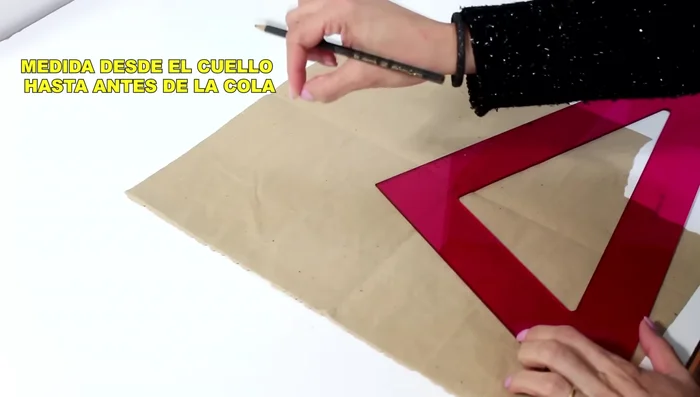 Contorno del cuello: Con una holgura de un dedo, para que la ropa quede cómoda.