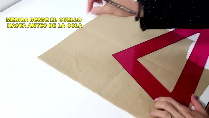 Contorno del cuello: Con una holgura de un dedo, para que la ropa quede cómoda.