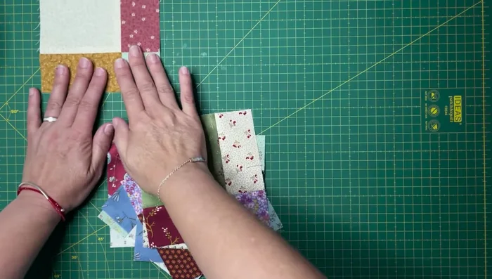 Disponer los bloques siguiendo un patrón (el vídeo muestra ejemplos). Mantener la misma disposición para lograr un resultado uniforme.